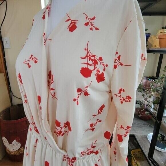 Ophelia Roe Small Wrap Smocked Blouse Cream Red Floral V-neck Elastic Waist EUC - Picture 4 of 11